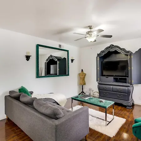 Chic Dallas Condo With Pool, Walk To Knox Street!